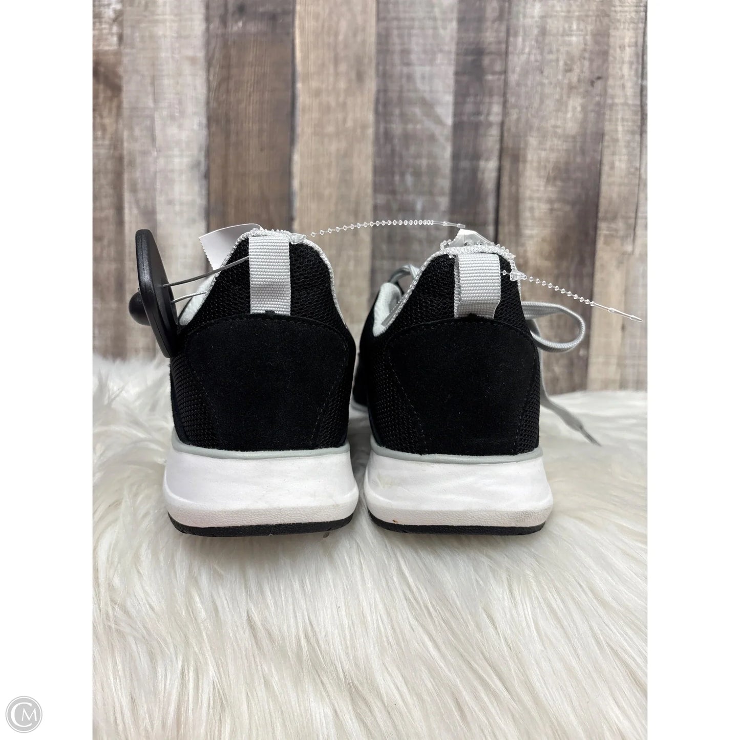 Shoes Sneakers By Cmb In Black, Size: 8