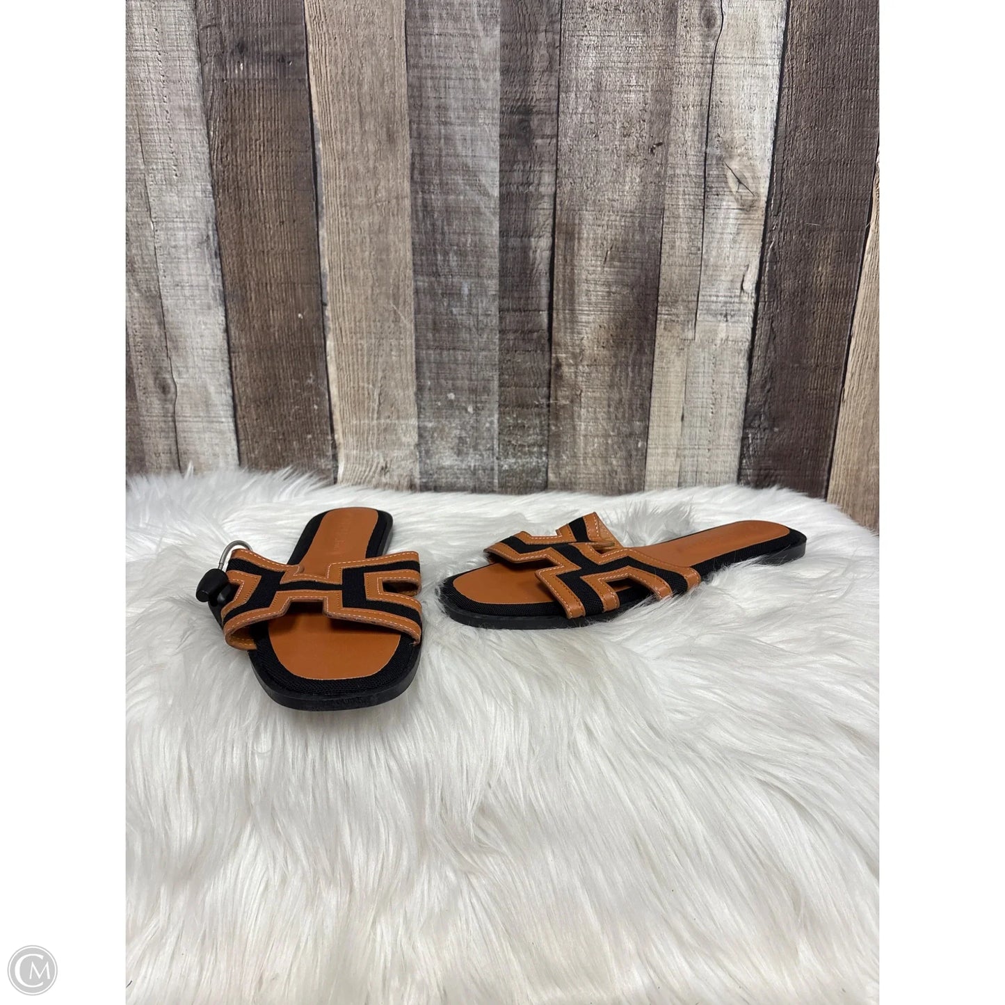 Sandals Flats By Wild Diva In Black & Tan, Size: 7.5