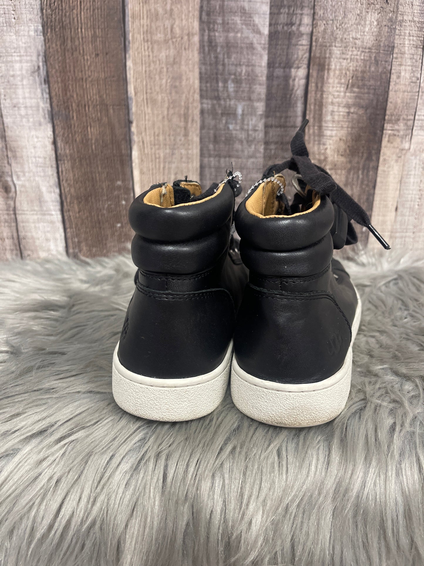 Black Shoes Sneakers Ugg, Size 9.5