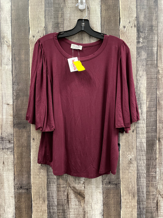 Top Short Sleeve By Kim & Cami In Red, Size: M