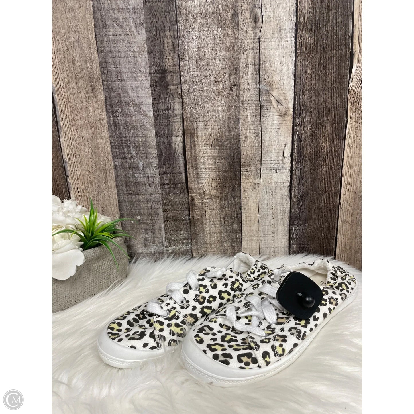 Shoes Sneakers By Time And Tru In Animal Print, Size: 8