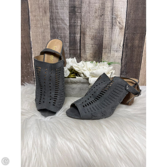 Shoes Heels Block By Francesca's In Grey, Size: 7