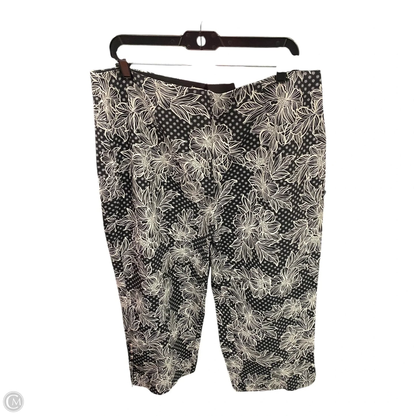 Pants Cropped By Cato In Black & White, Size: 20