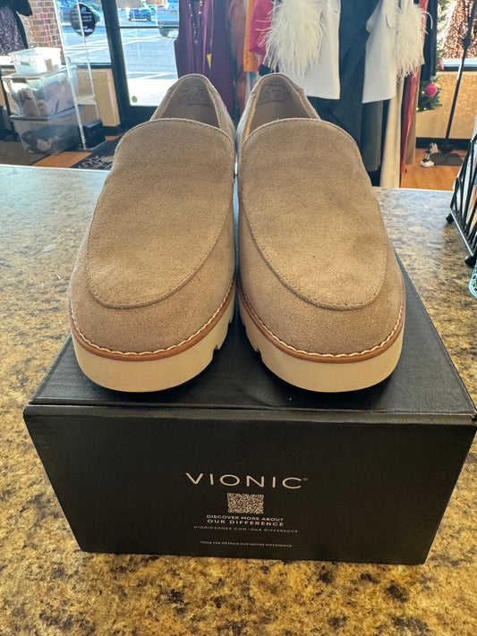 Shoes Flats By Vionic In Tan, Size: 6.5