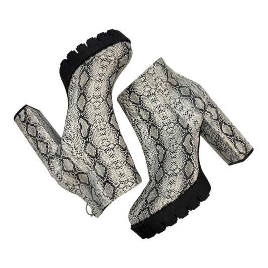 Boots Ankle Heels By Fashion Nova In Snakeskin Print, Size: 11