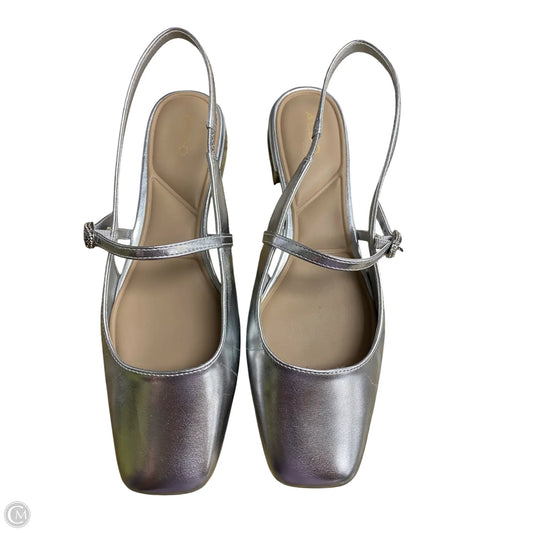 Shoes Flats By Aldo In Silver, Size: 10