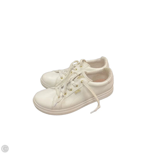 Shoes Sneakers By Bobs In White, Size: 9