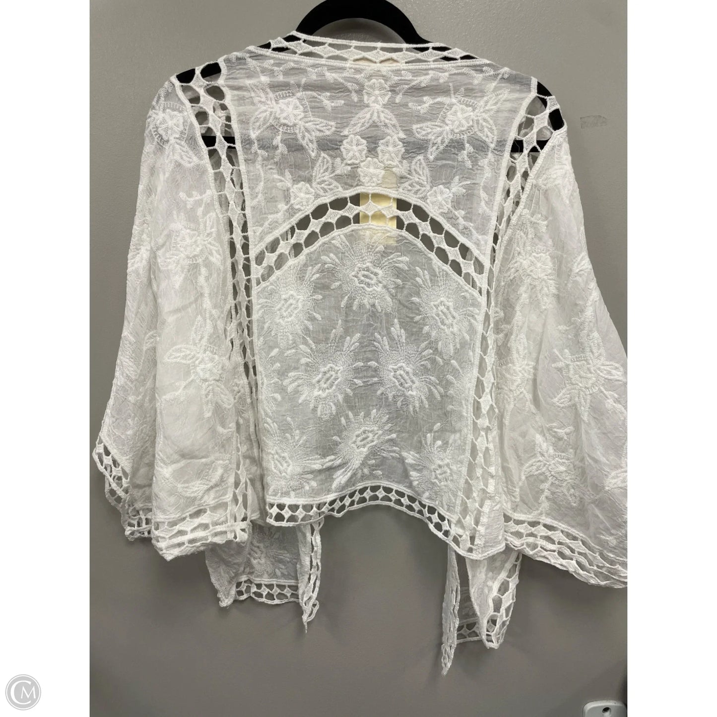 Cardigan By Clothes Mentor In White, Size: M