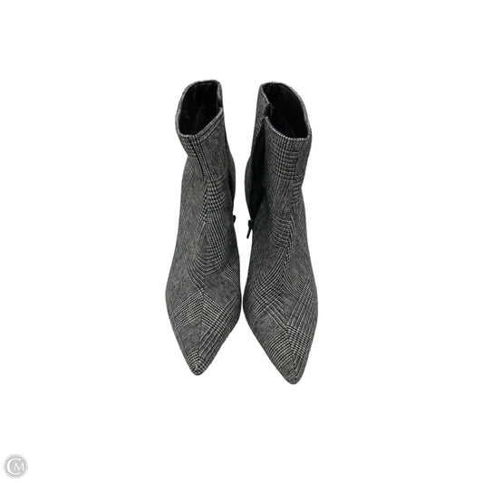 Boots Ankle Heels By Clothes Mentor In Black & White, Size: 8.5