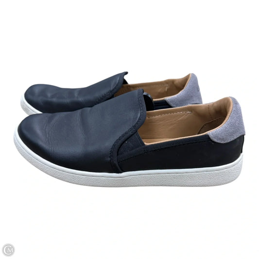 Shoes Designer By Ugg In Black & White, Size: 9