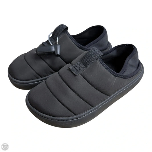 Shoes Flats By Crocs In Black, Size: 5