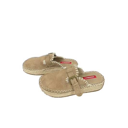 Shoes Flats By Union Bay In Beige, Size: 6.5