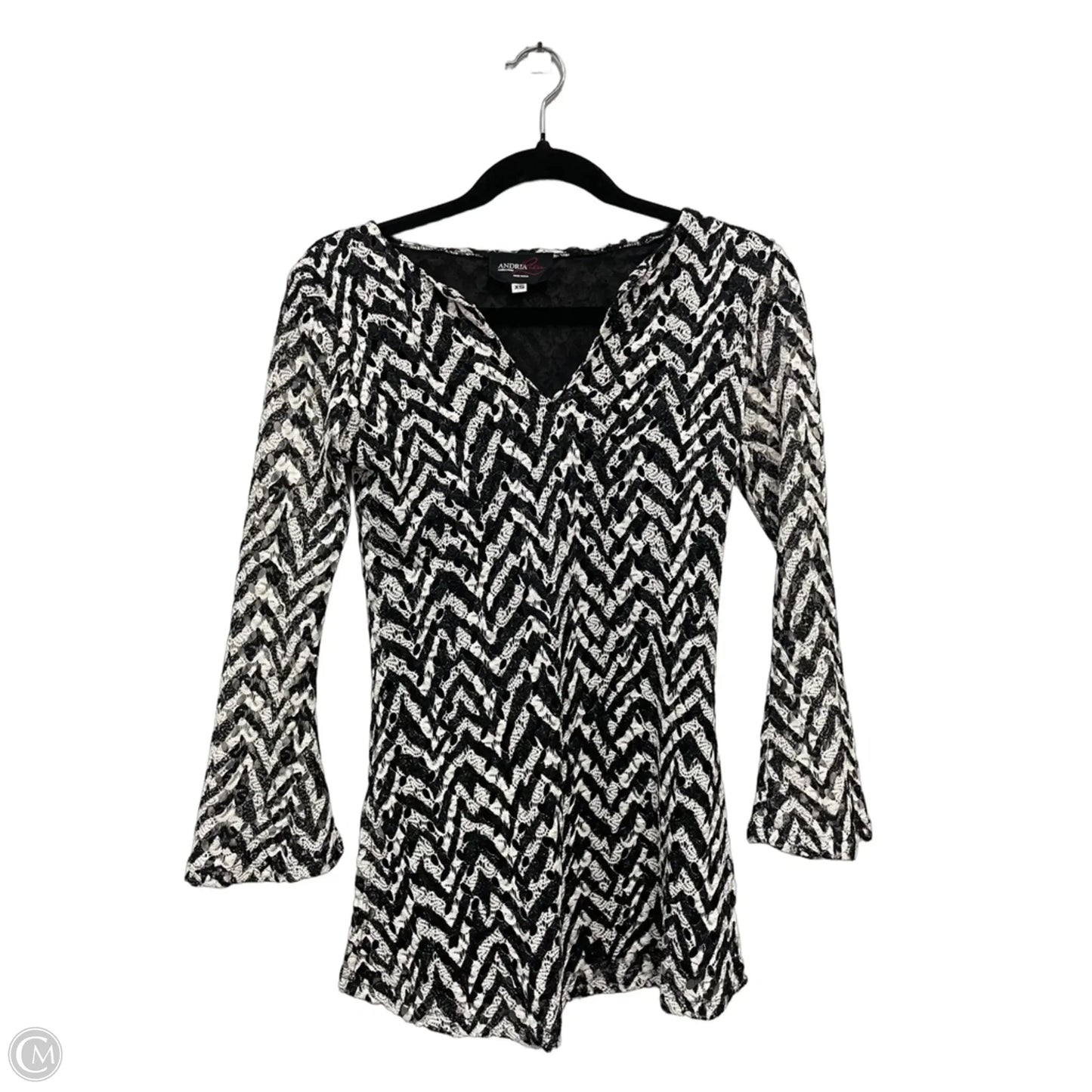Top Long Sleeve By Clothes Mentor In Black & White, Size: Xs