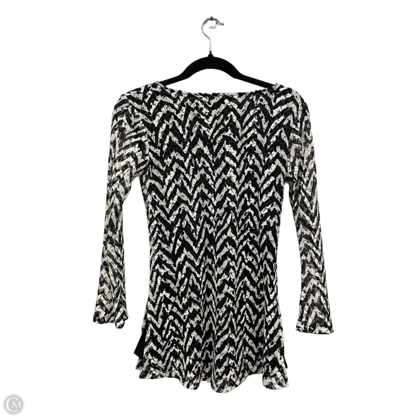 Top Long Sleeve By Clothes Mentor In Black & White, Size: Xs