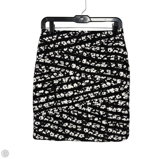 Skirt Mini & Short By White House Black Market In Black & White, Size: 4