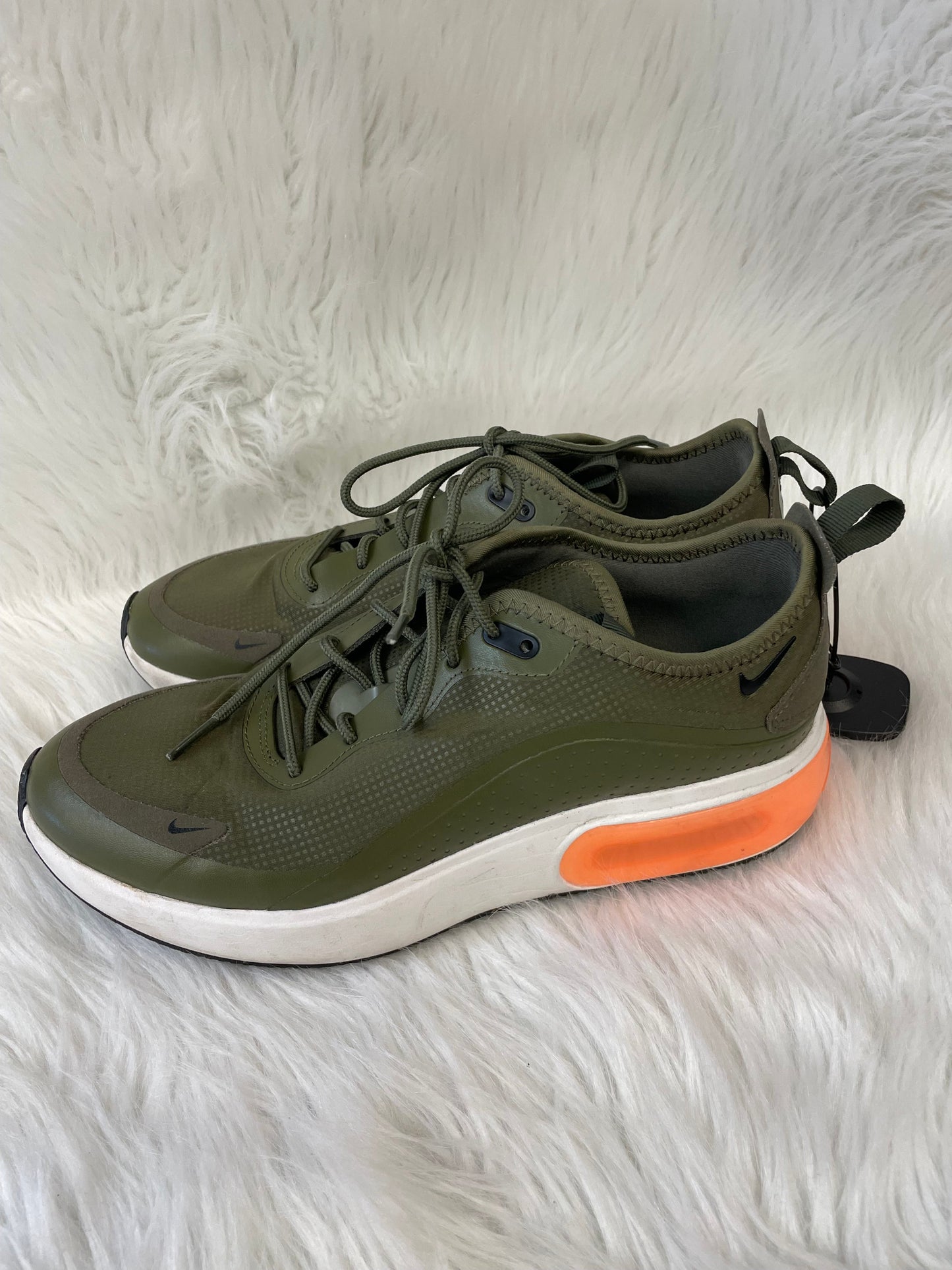 Shoes Athletic By Nike In Green & Orange, Size: 9