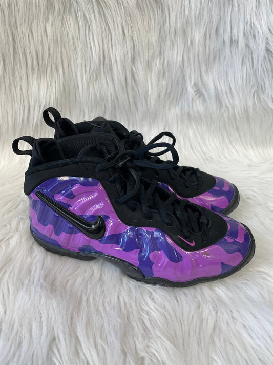 Shoes Sneakers By Nike In Black & Purple, Size: 7