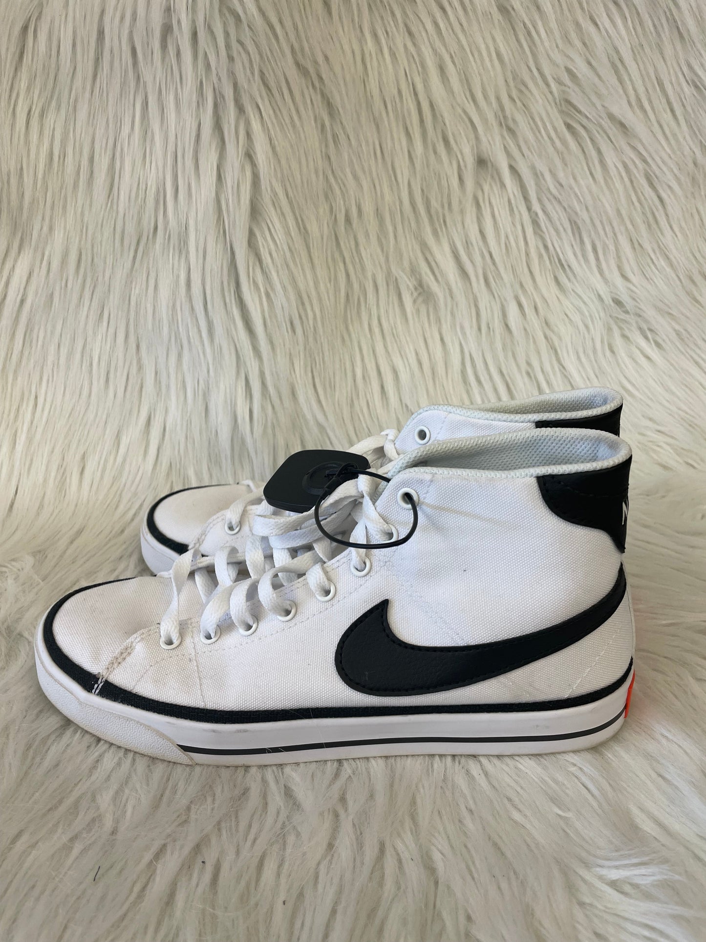 Shoes Sneakers By Nike In White, Size: 9