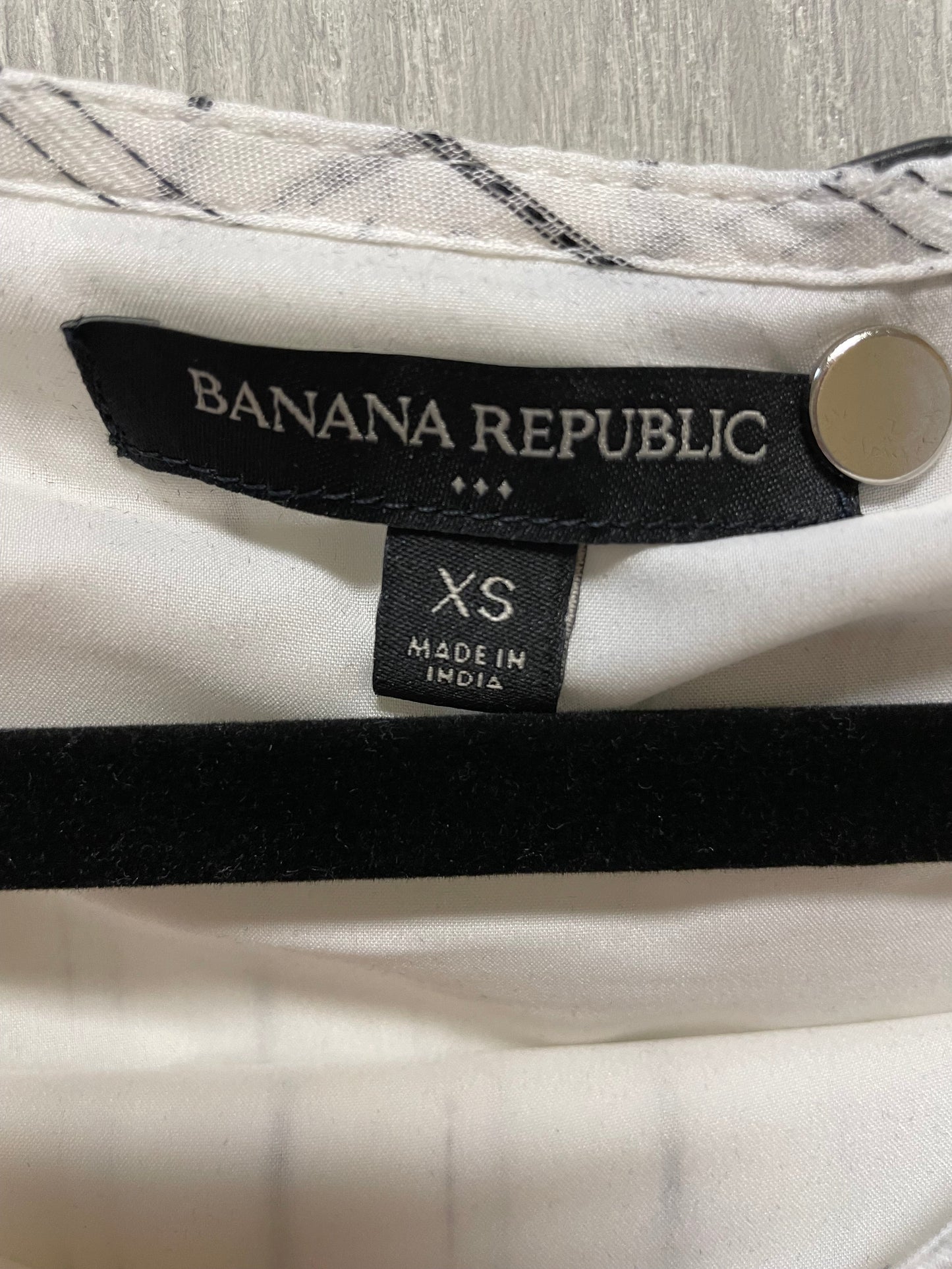 Top Short Sleeve By Banana Republic  Size: Xs