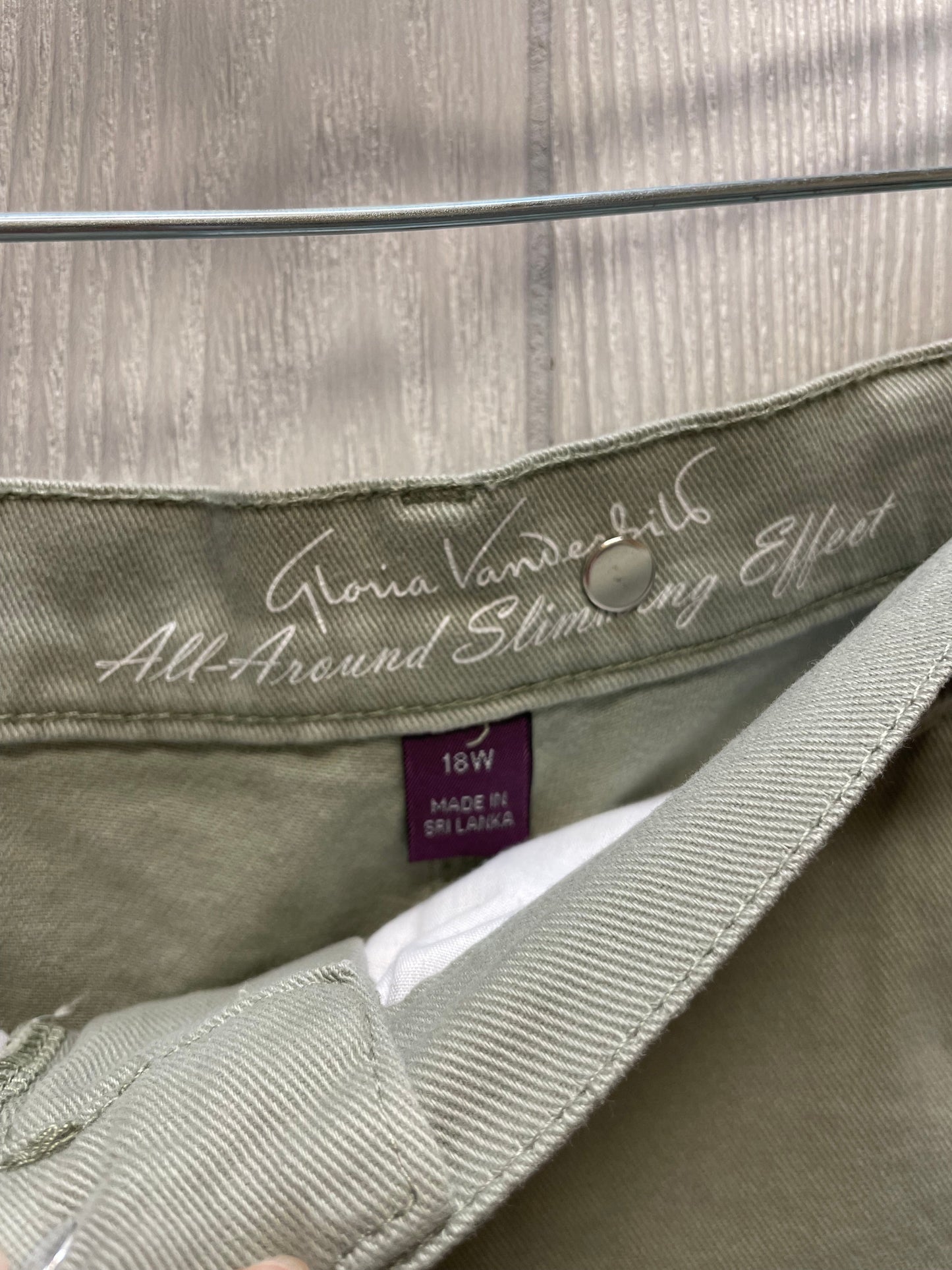 Green Shorts Gloria Vanderbilt, Size 18