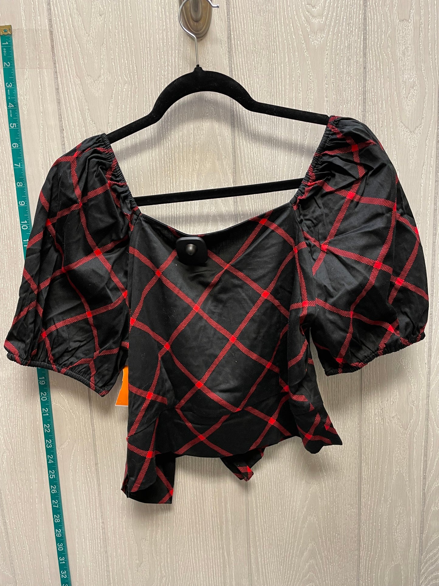 Black Red Top Short Sleeve New York And Co O, Size M