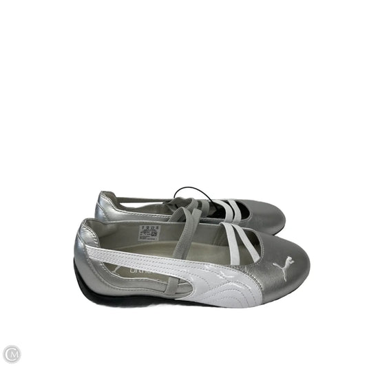 Shoes Flats By Puma In Silver, Size: 6