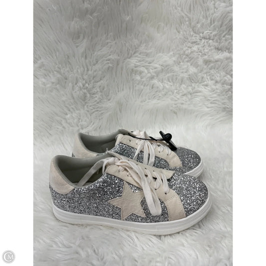 Shoes Sneakers By Party In Cream & Silver, Size: 9
