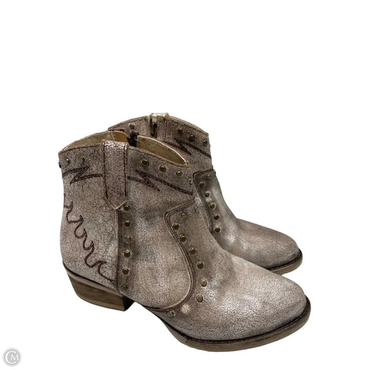 Boots Western By Clothes Mentor In Bronze, Size: 7.5