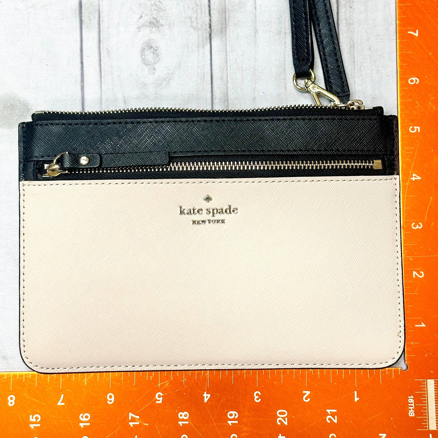 Wristlet Designer By Kate Spade, Size: Medium