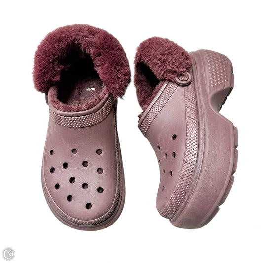 Slippers By Crocs In Maroon, Size: 9