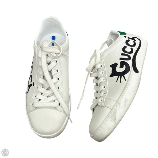 Shoes Luxury Designer By Gucci In Green & White, Size: 5
