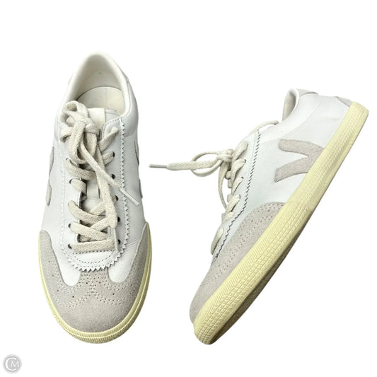 Shoes Sneakers By Veja In Cream & Grey, Size: 8