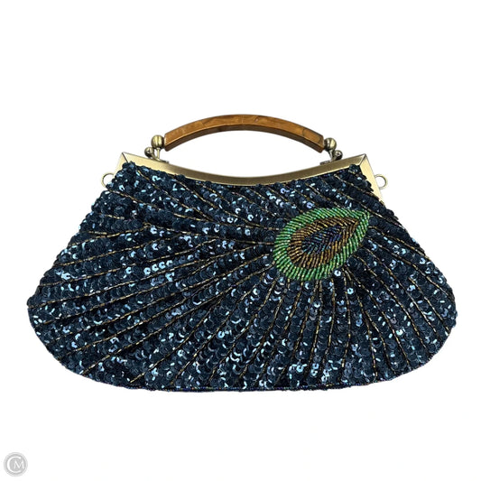 Clutch , Size: Medium