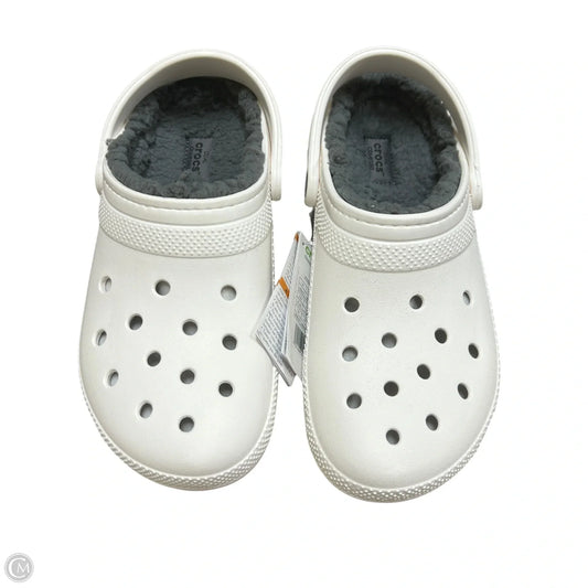 Shoes Flats By Crocs In White, Size: 10