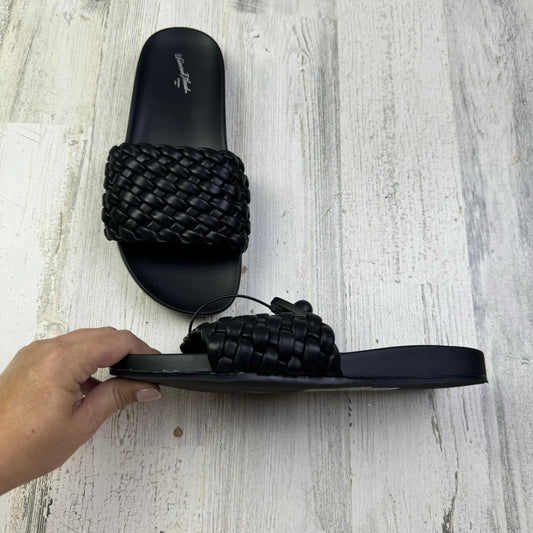 Black Sandals Flats Universal Thread, Size 7