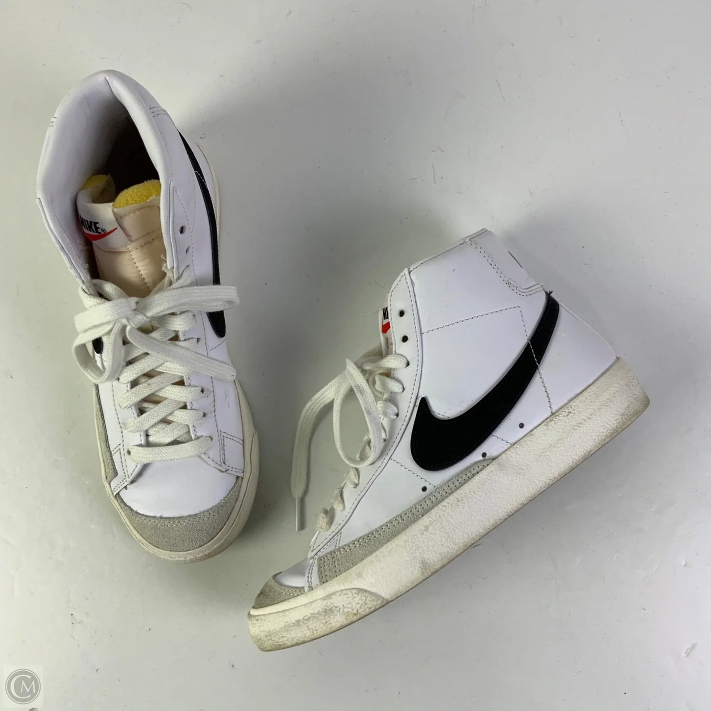 Shoes Sneakers By Nike In White, Size: 7