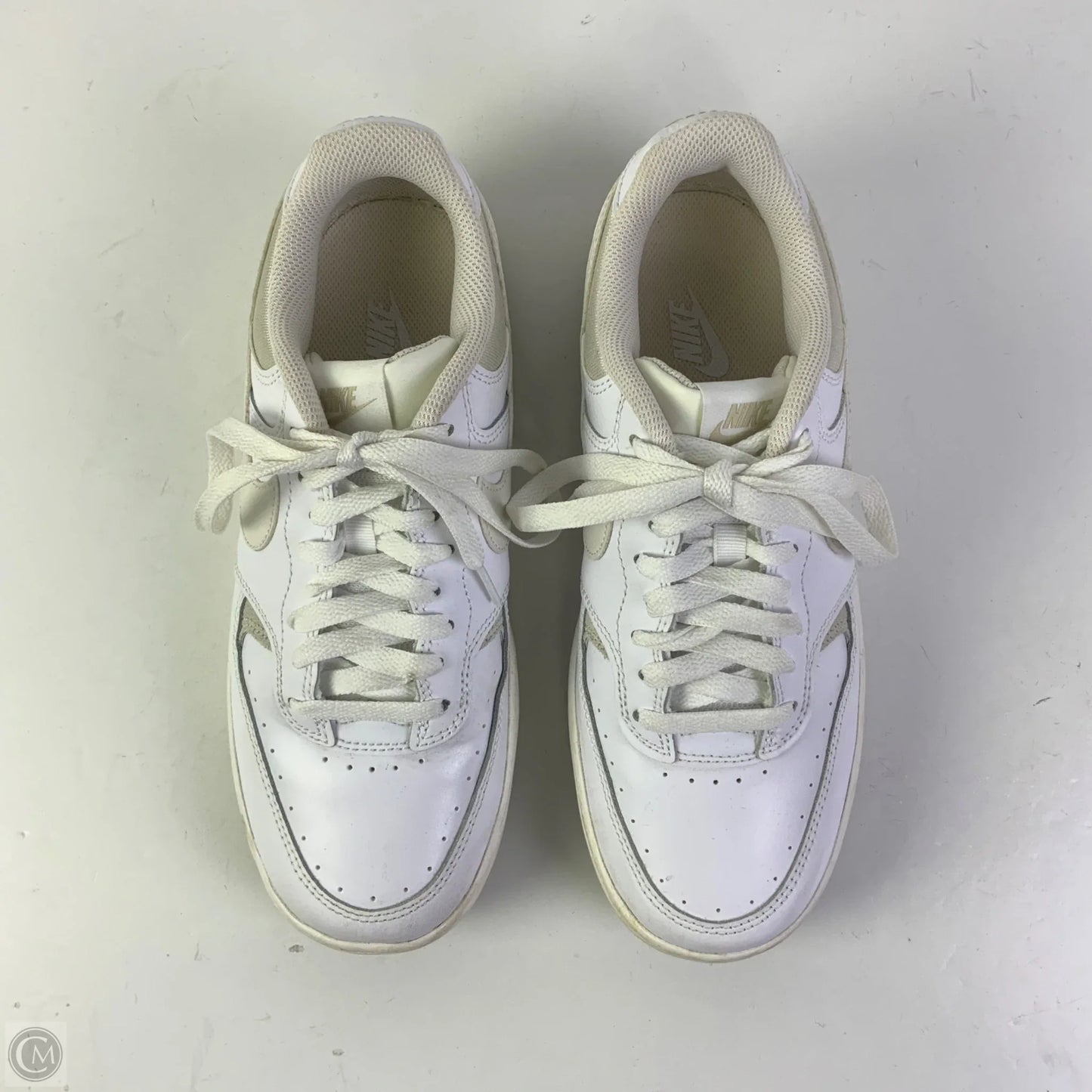 Shoes Sneakers By Nike In White, Size: 8.5