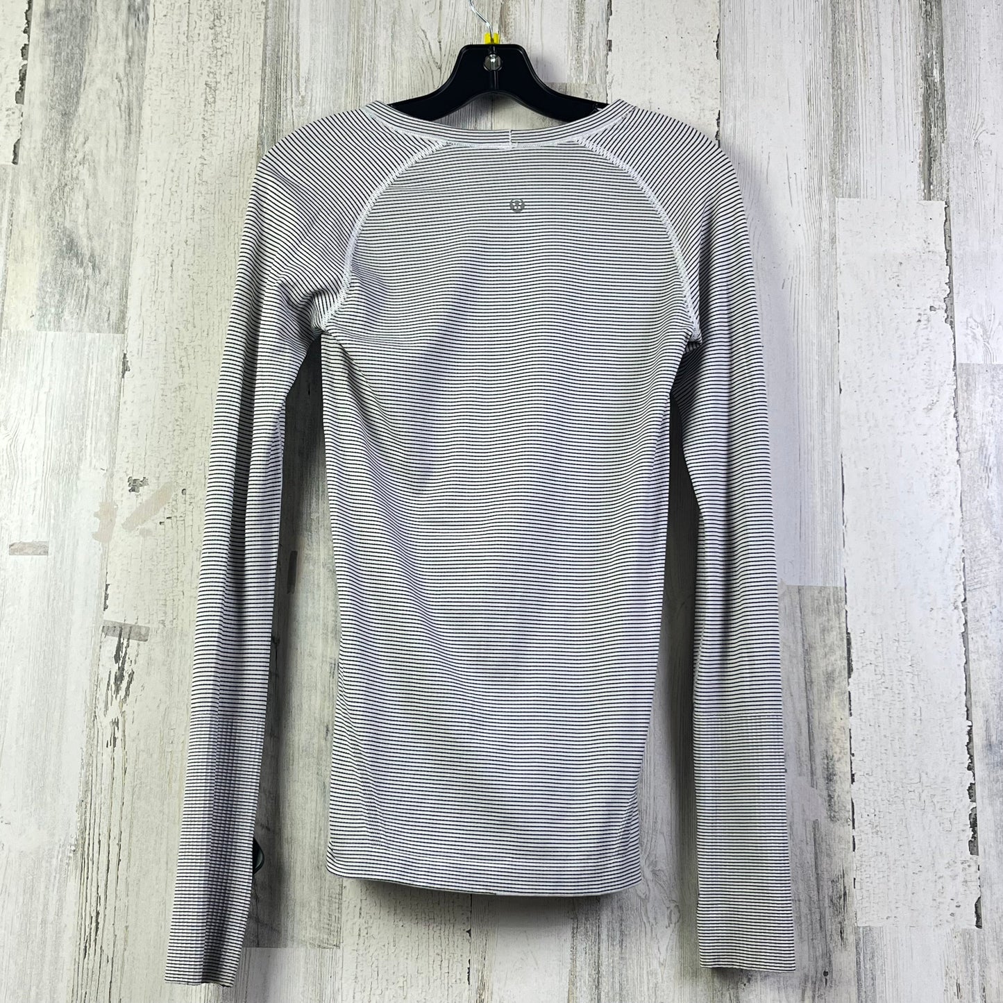 Athletic Top Long Sleeve Crewneck By Lululemon In Black & White, Size: 6