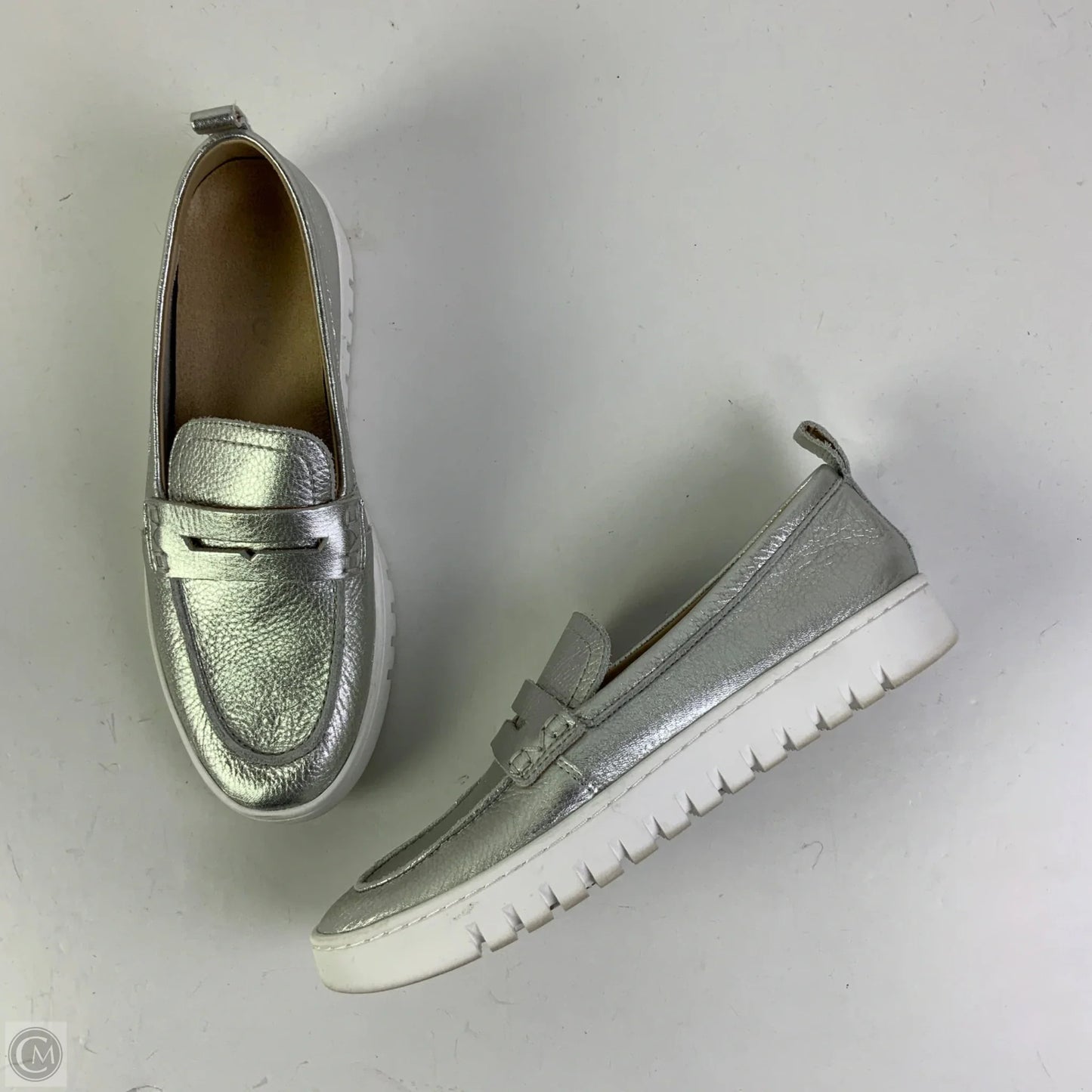 Shoes Flats By Vionic In Silver, Size: 8.5