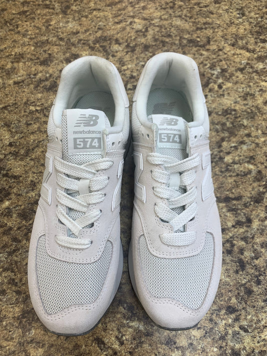 Shoes Athletic By New Balance In White, Size: 9.5