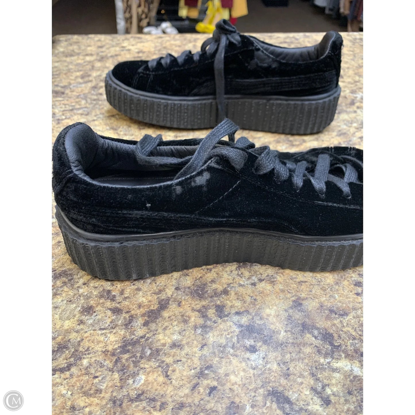 Shoes Sneakers By Puma In Black, Size: 6.5