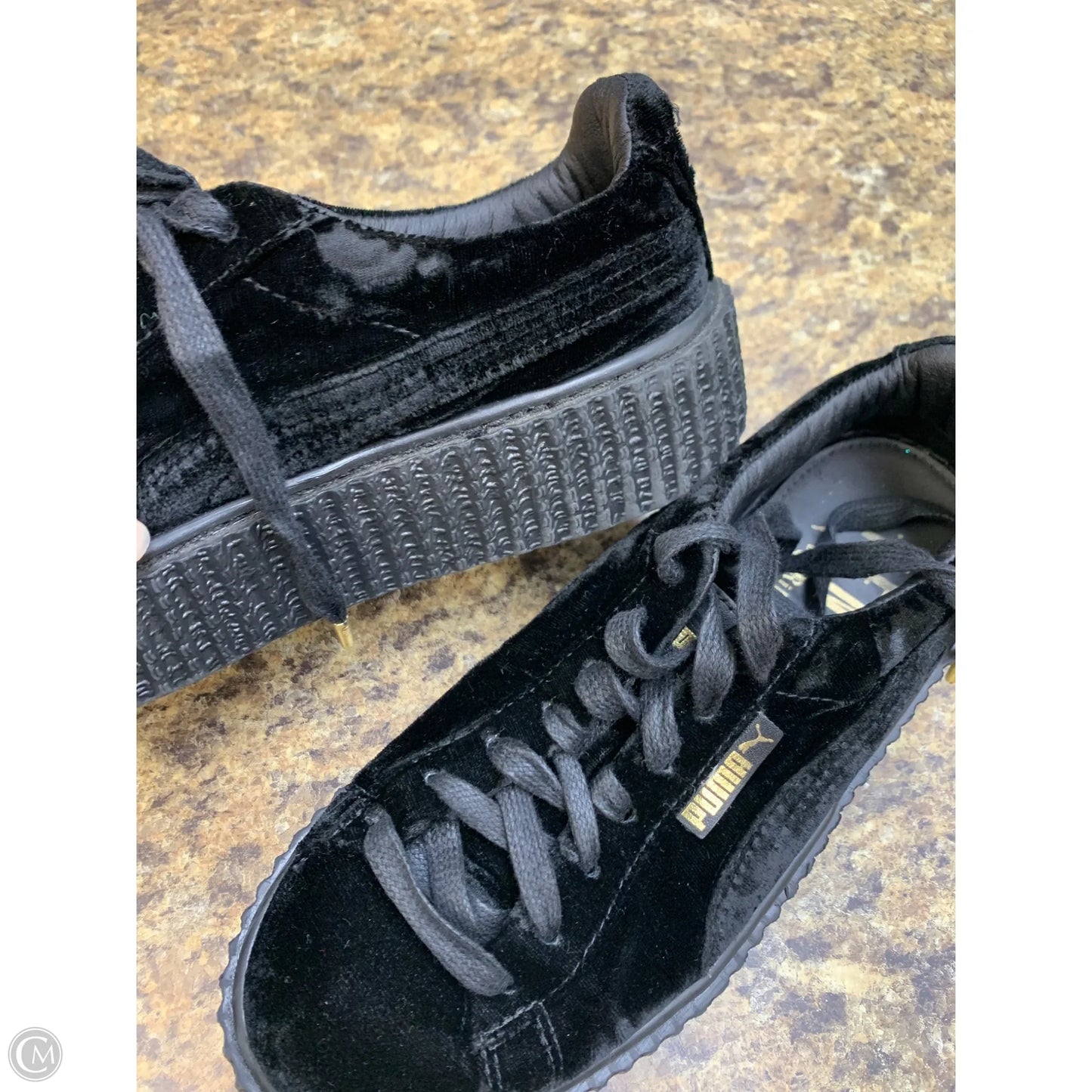 Shoes Sneakers By Puma In Black, Size: 6.5