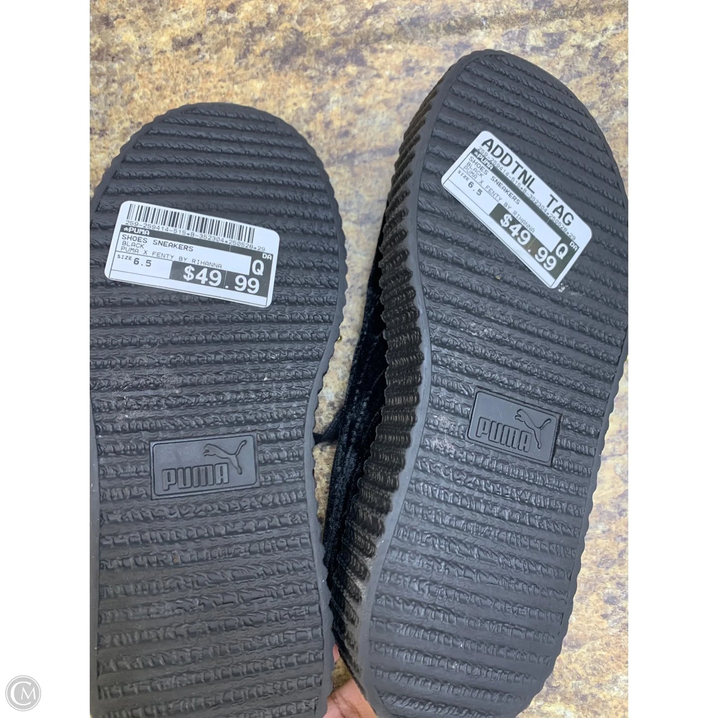 Shoes Sneakers By Puma In Black, Size: 6.5