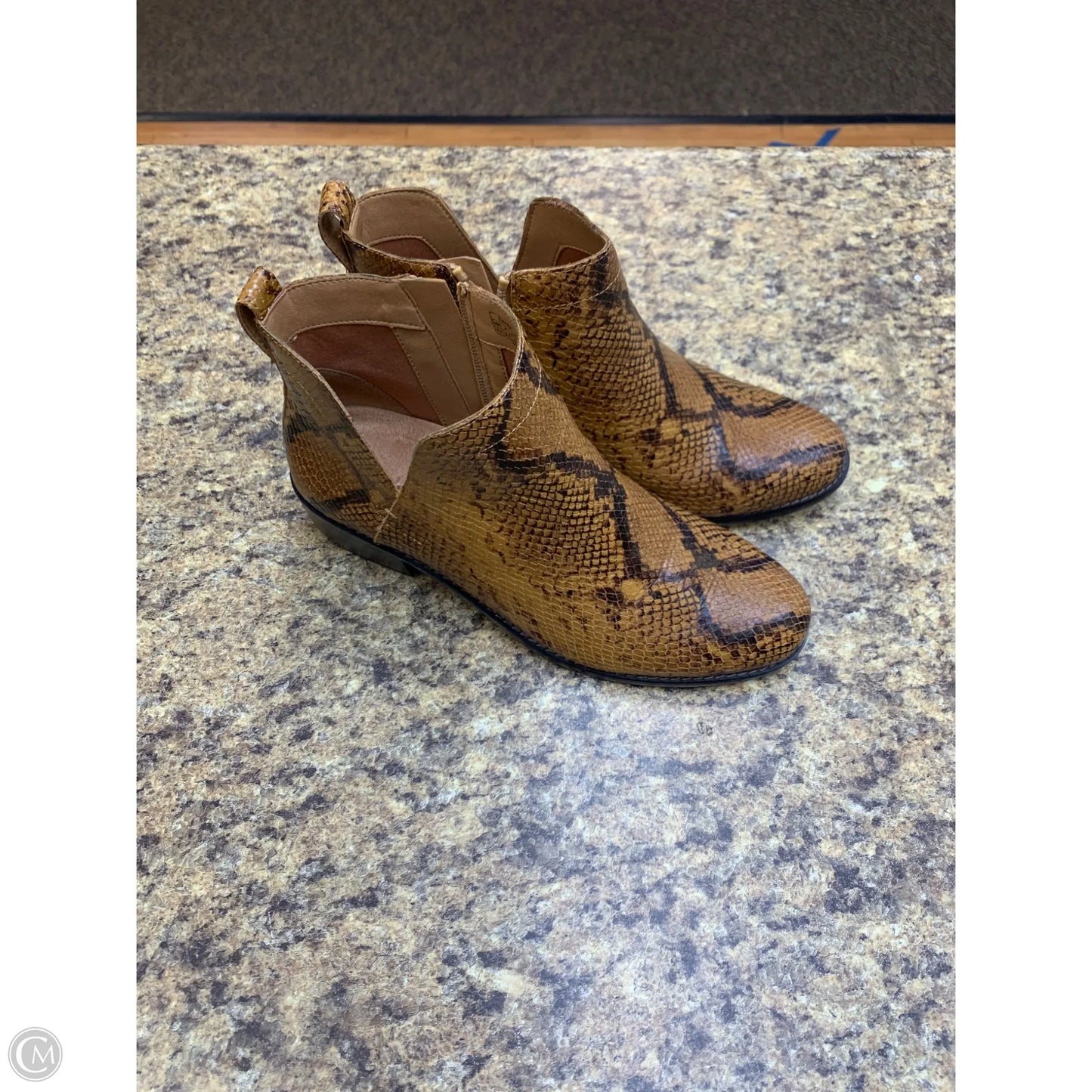 Boots Ankle Flats By Vionic In Tan, Size: 8.5