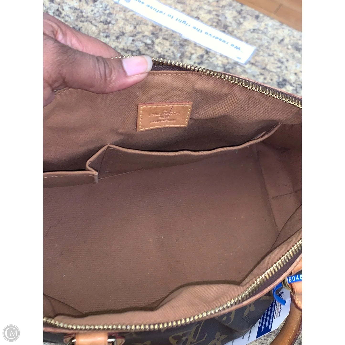 Handbag Luxury Designer By Louis Vuitton, Size: Medium