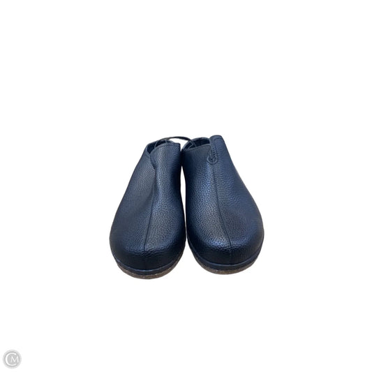 Shoes Flats By Cmf In Black, Size: 9.5