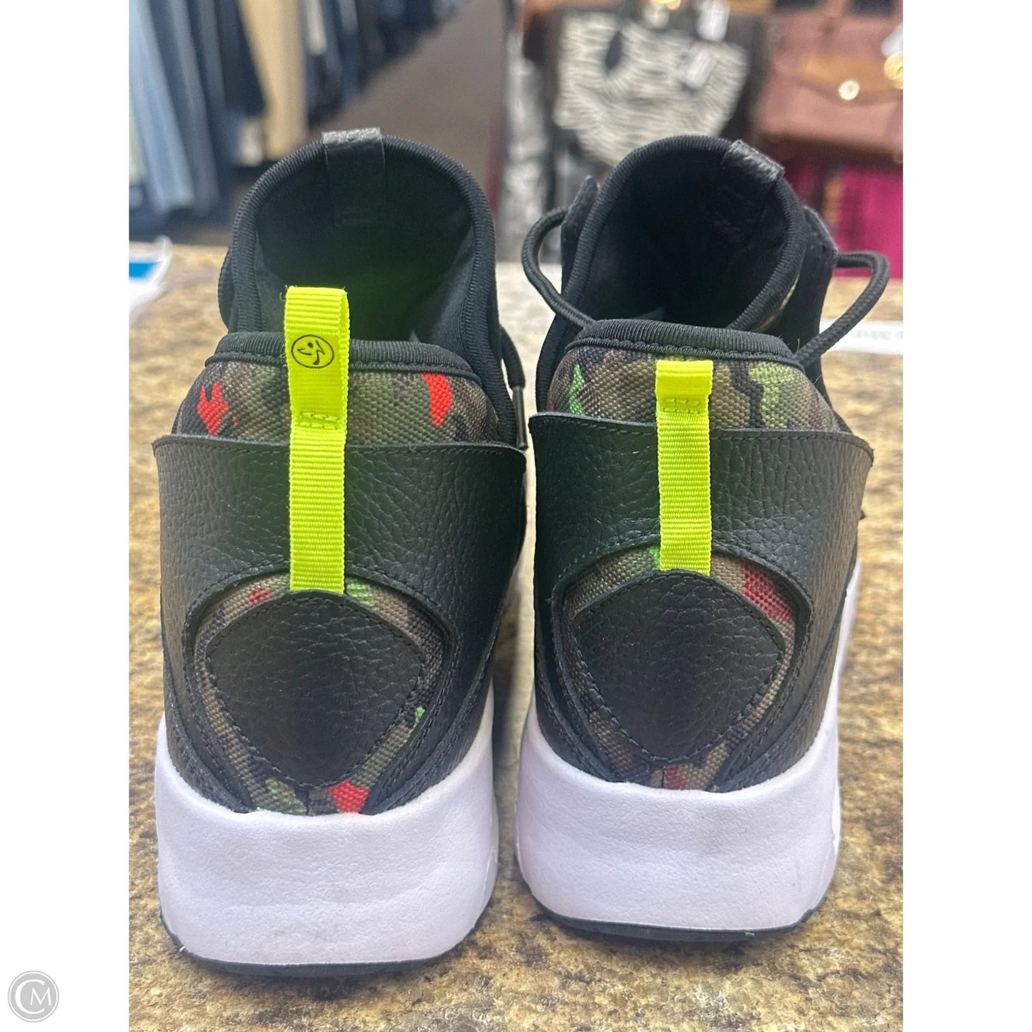 Shoes Athletic By Zumba In Black & Green, Size: 8.5