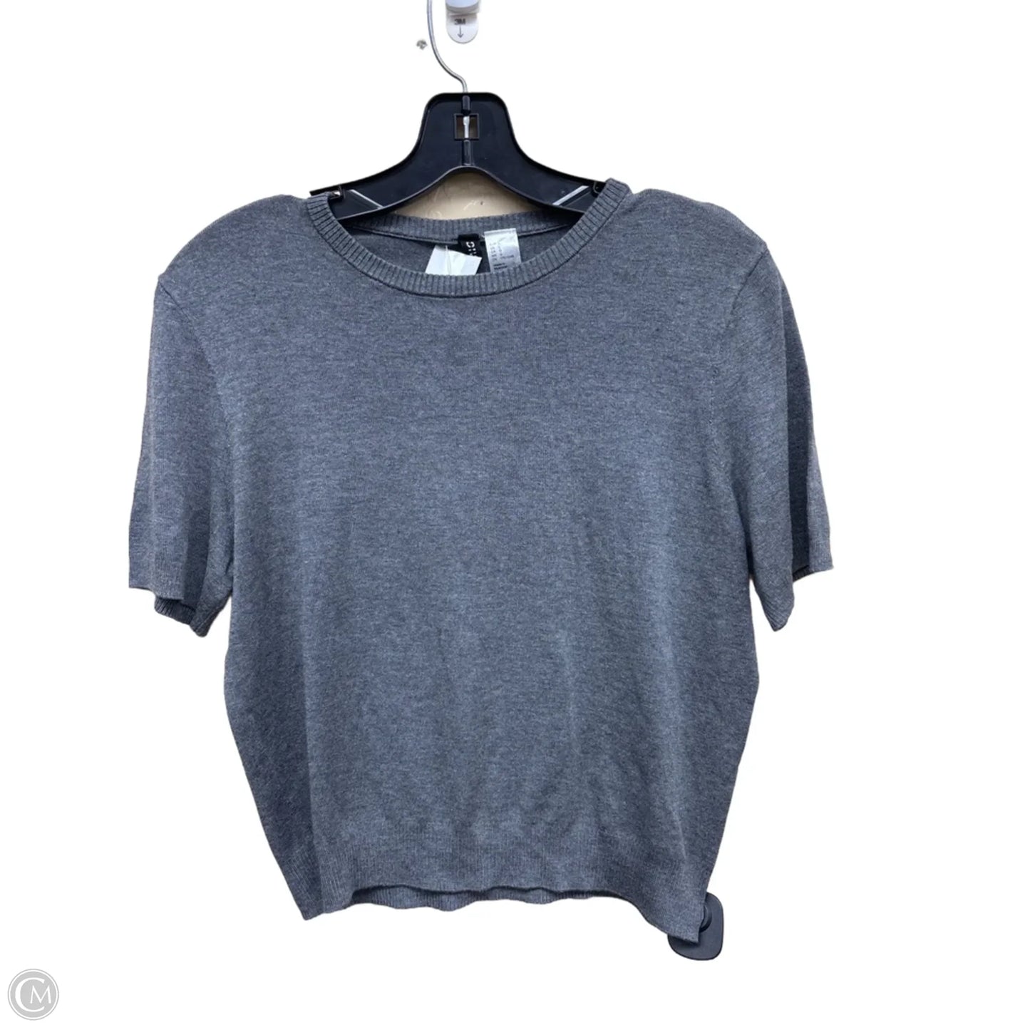 Top Short Sleeve By Divided In Grey, Size: L