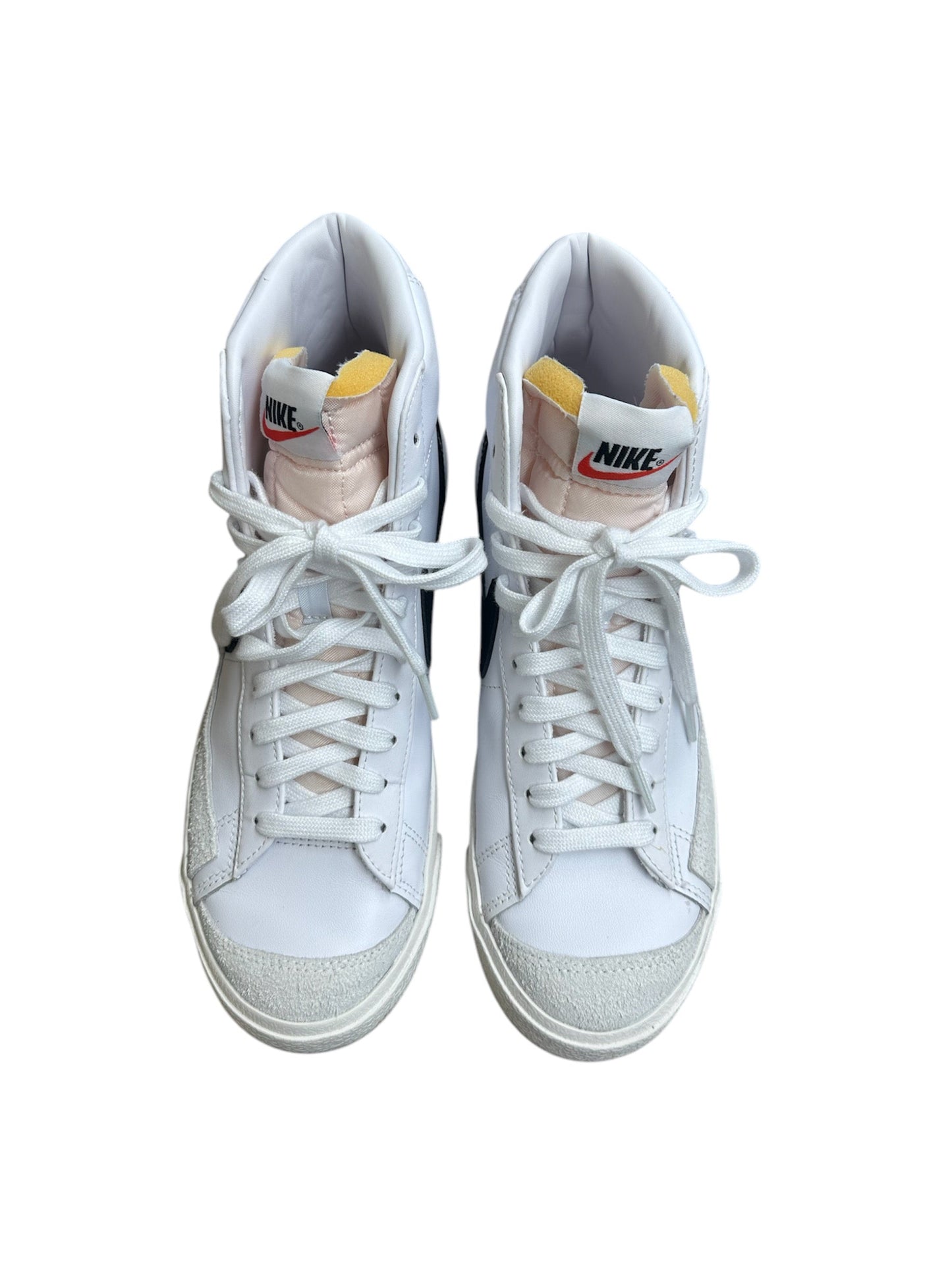 Shoes Sneakers By Nike In White, Size: 9