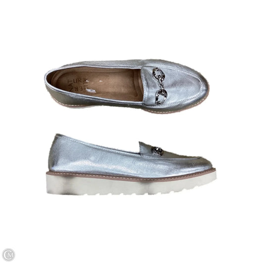 Shoes Flats By Naturalizer In Silver, Size: 10